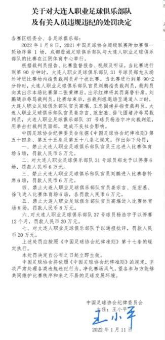 对于其他主创来说，《八佰》亦是他们的一次;突破性尝试